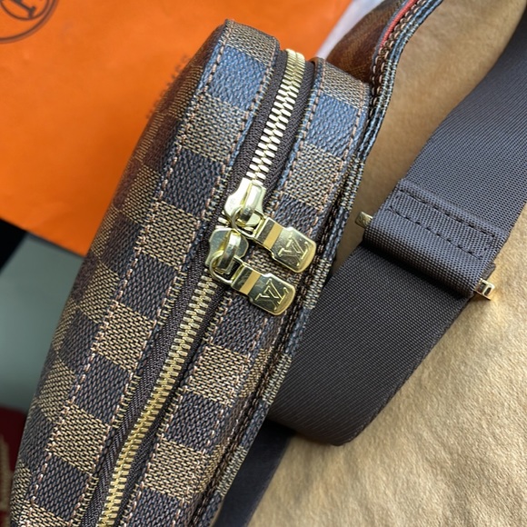 ❌❌SOLD❌❌Louis Vuitton Damier Ebene bodybag/ Bumbag - Picture 4 of 16